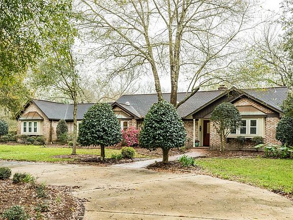 3rd image of 2302 Pine Dr