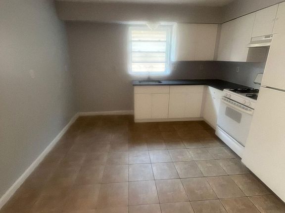 3rd image of 101 S 11th St Floor 2
