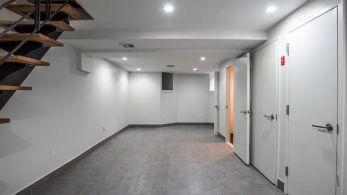 Rented by Nooklyn NYC LLC | media 21