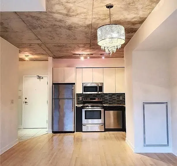 400 Wellington St W #312 — Photo 20