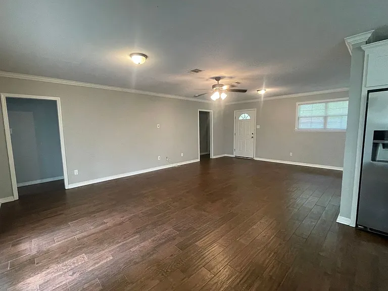 2033 Horton Ave — Photo 5