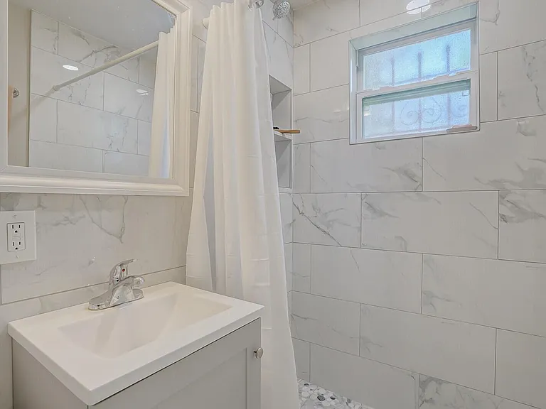 1225 W 10th St #B — Photo 11