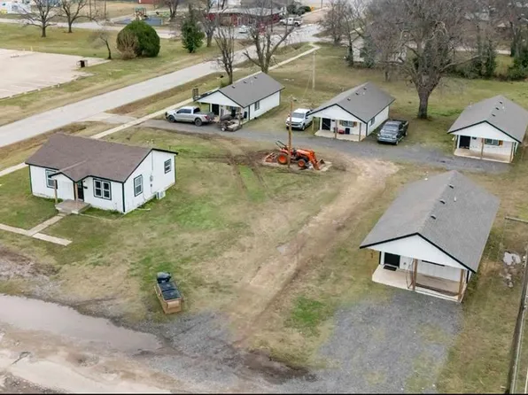 402 N 6th Ave, Stroud, OK 74079