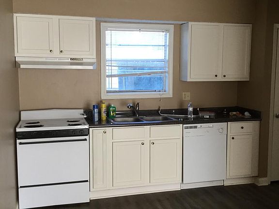 2nd image of 726 Bergerie St #B