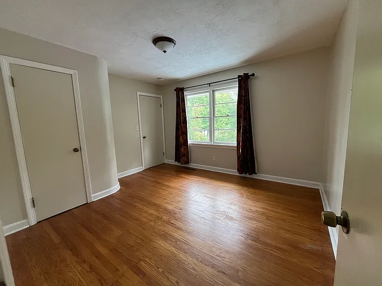 208 Woodland Ct — Photo 5