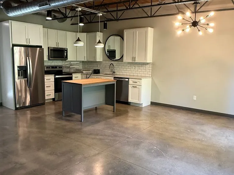 230 Leverette Ln — Photo 4