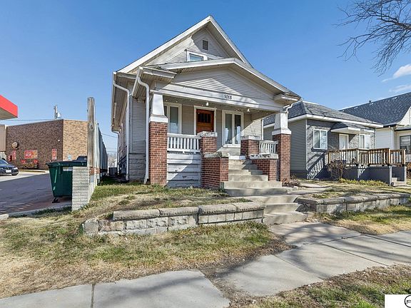 3rd image of 1018 Charleston St