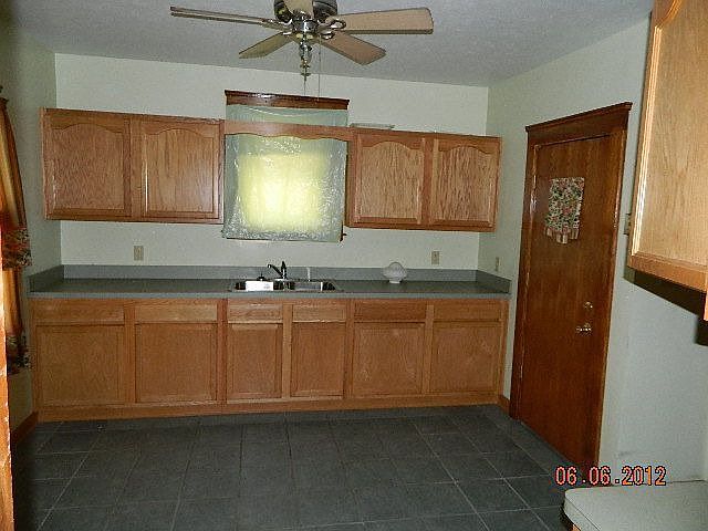 2nd image of 3322 W 88th St