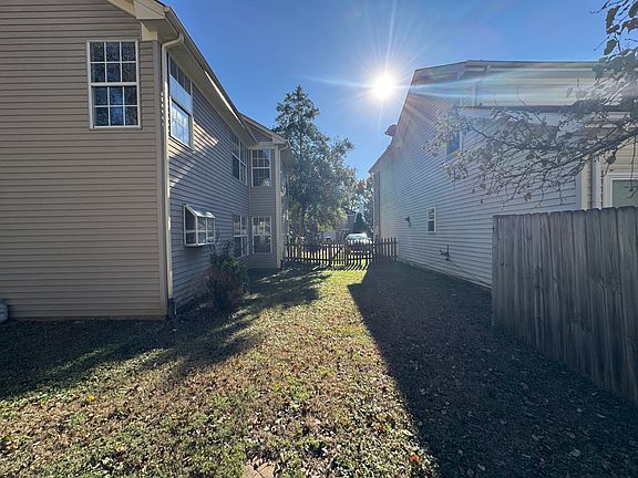 5th image of 304 Montrose Ct