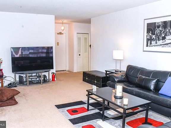 5th image of 3701 S George Mason Dr Unit 716N