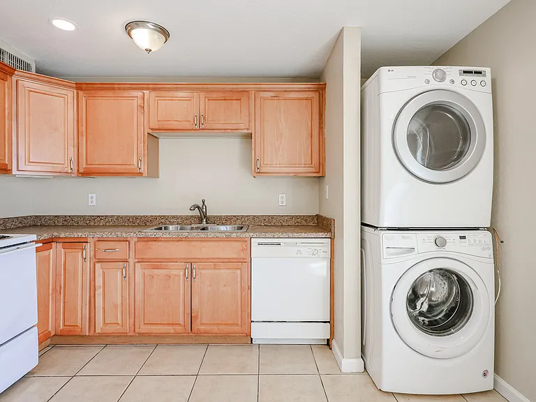 3643 E Hearn Rd #Phoenix 85032 — Photo 10