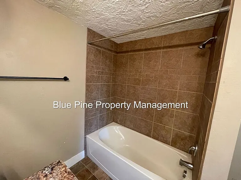 1201 N Skyline Dr #4 — Photo 11