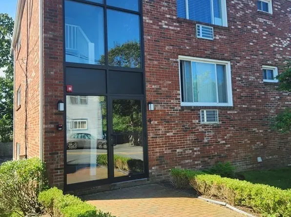 4 Raymond St APT 1, Gloucester, MA 01930