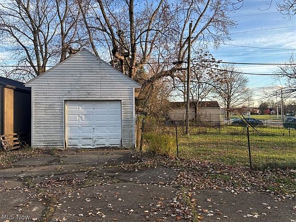 5th image of 1820 Midway Ave NE