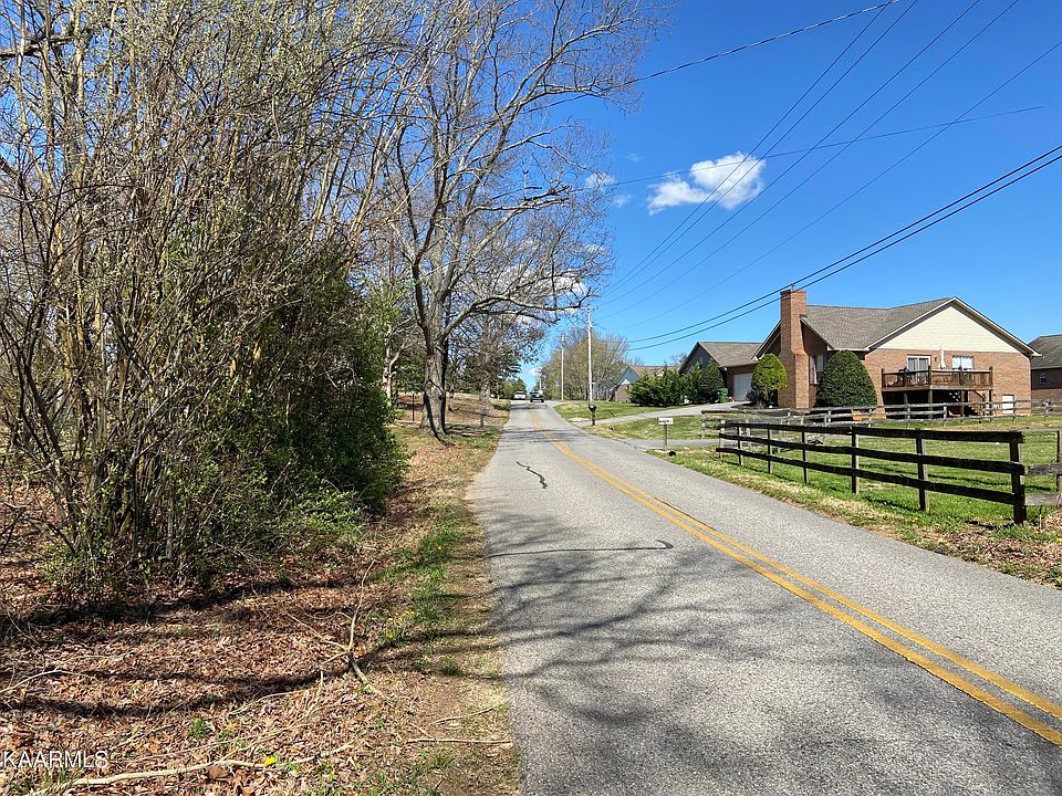 2nd image of 611 Amerine Rd