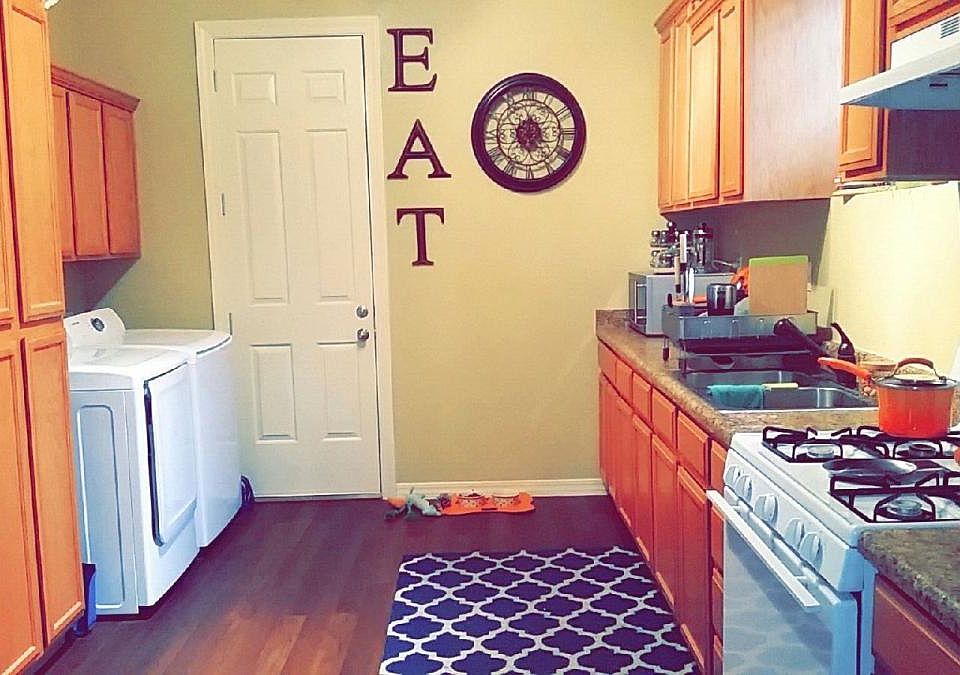 Kitchen, WD hookups