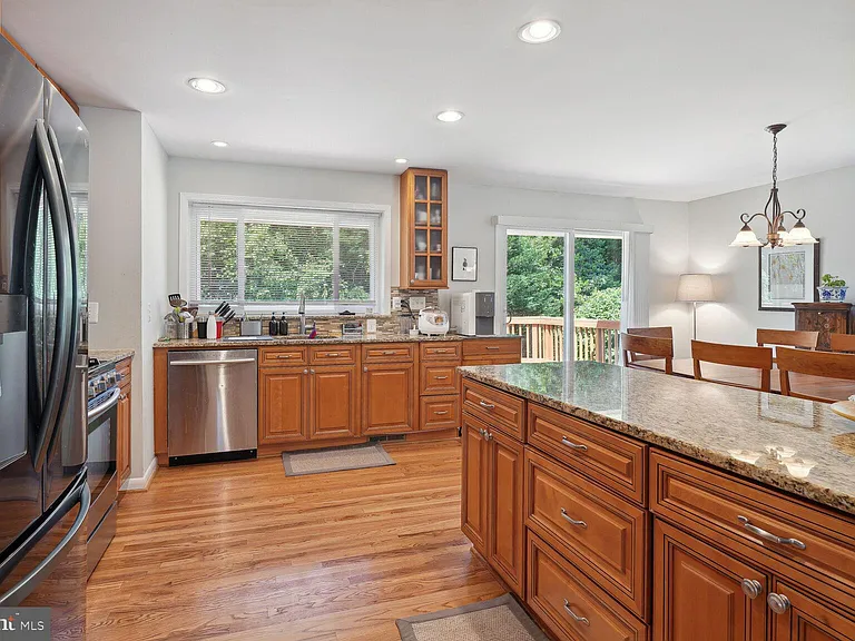 7011 Hector Rd — Photo 2