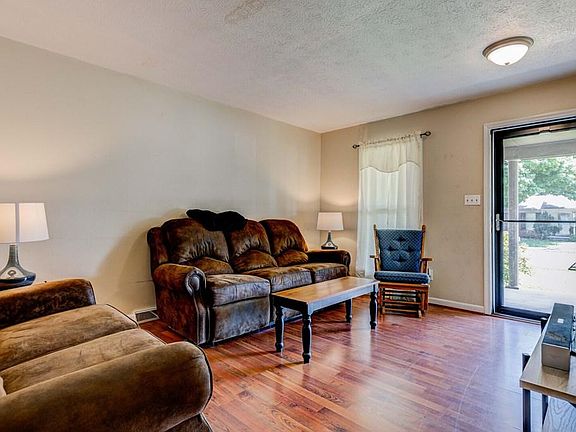 3rd image of 1737 Thistle Ct