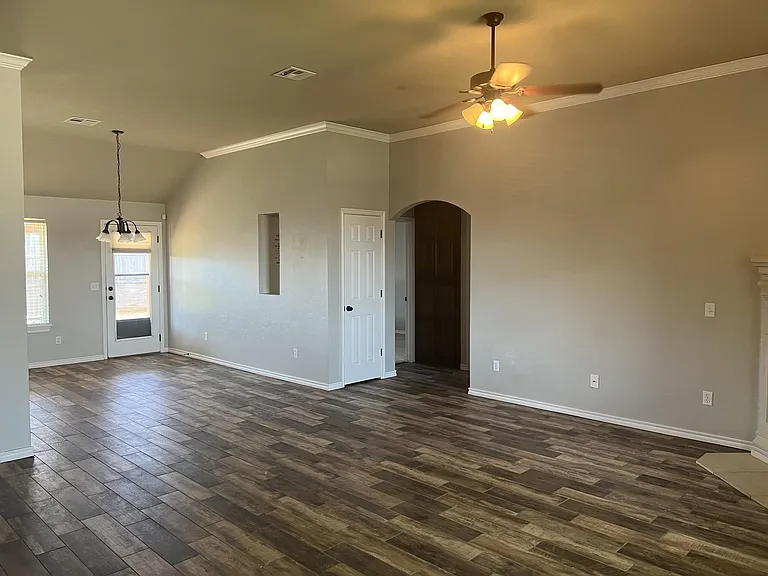 901 Greenfield Ave — Photo 8