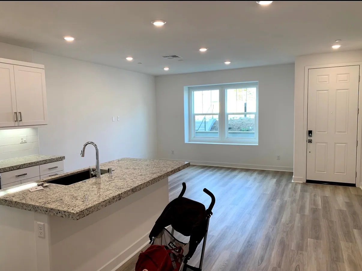 3 bed, 1590 sqft, $4,000 — Photo 3