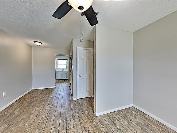 3rd image of 5105 Tulip St N #15