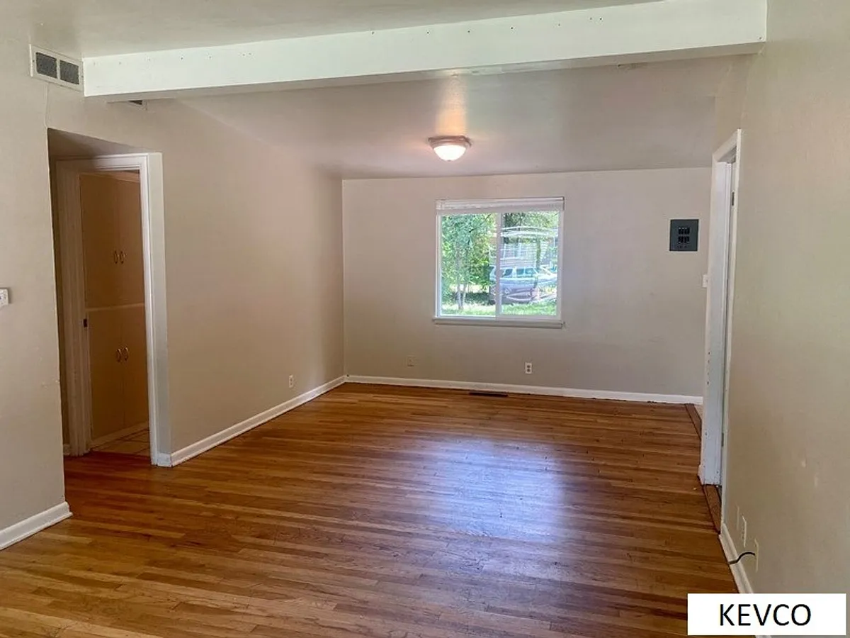 Building Photo - 1621 Crestmore Pl