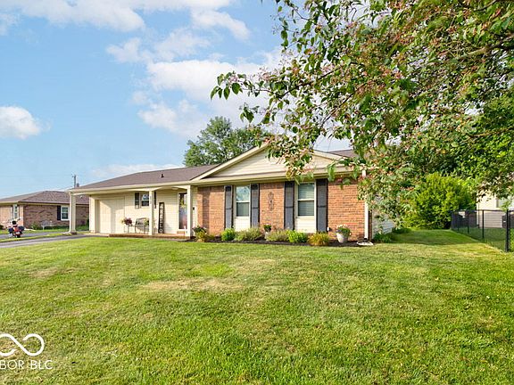 2nd image of 22 Whisper Wood Cir