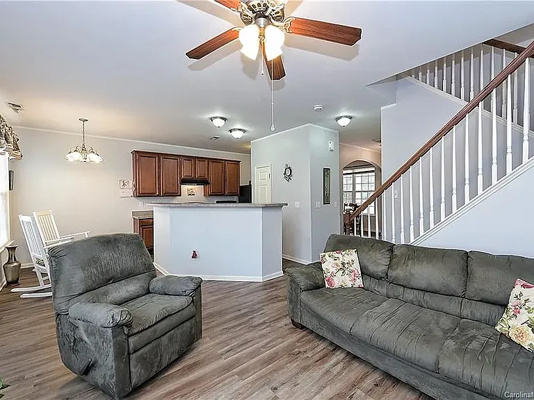 7425 Wallace Ln — Photo 15