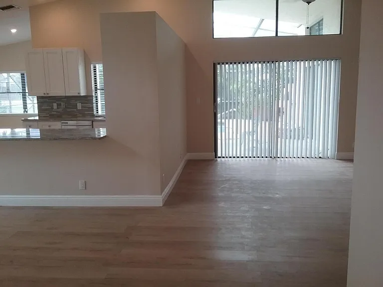 21071 Woodspring Ave — Photo 5