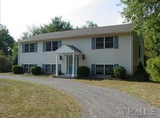 18 Teator Ln, Red Hook, NY 12571