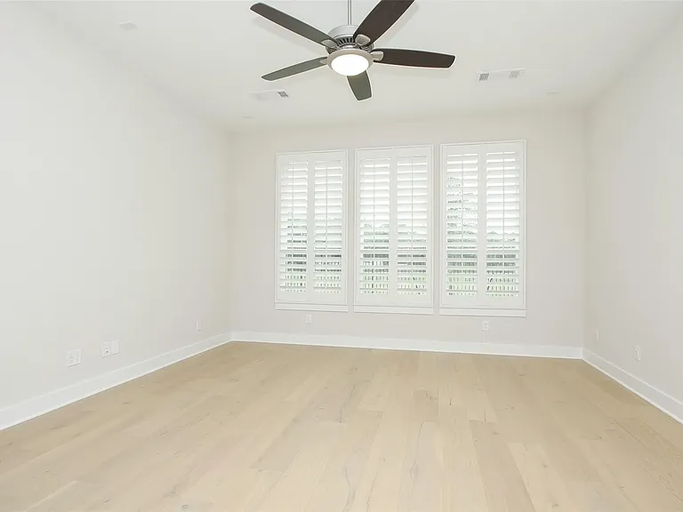 8018 Hingham Ln — Photo 22