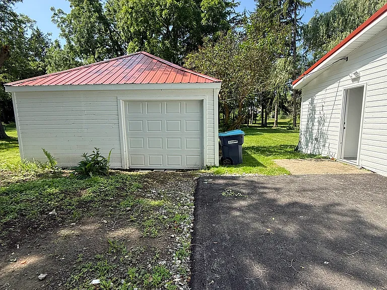 4374 E River Rd — Photo 18