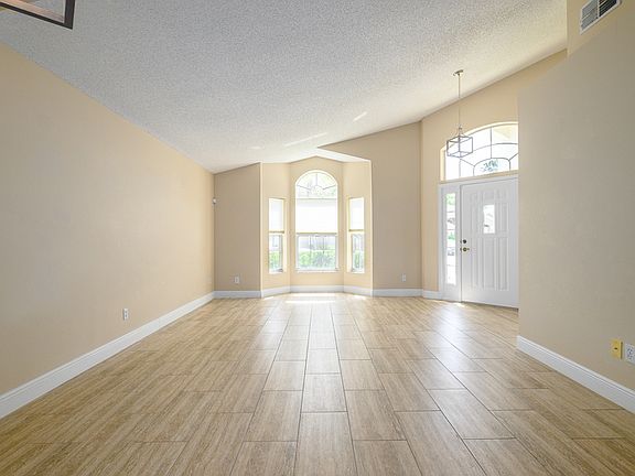 4th image of 12803 Maribou Cir