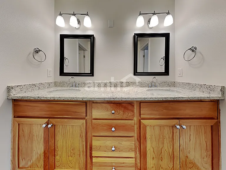 10111 NE 28th Pl — Photo 13