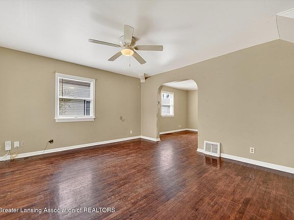 3rd image of 823 Maryland Ave