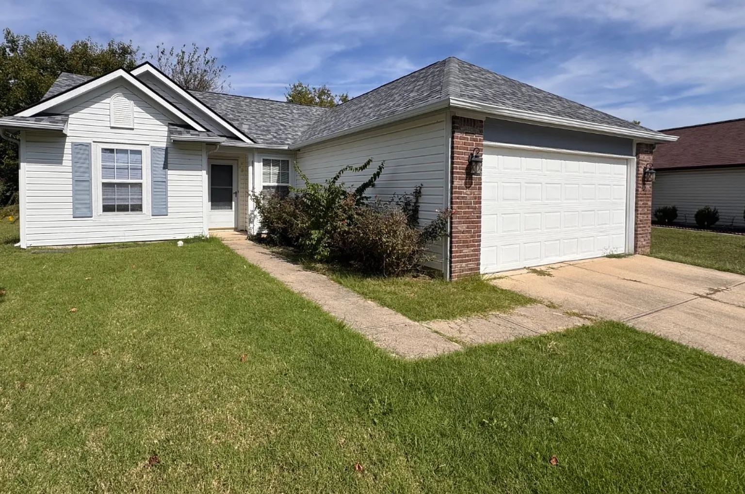 5828 Victory Ave — Photo 1