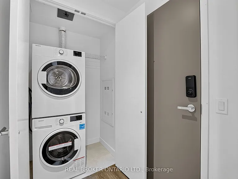 448 Burnhamthorpe Rd W #4111 — Photo 4