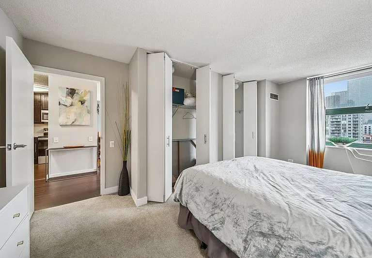 West77 Apartments — Photo 40