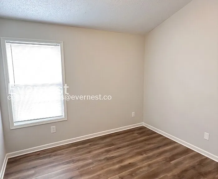 8631 Thomas Ln — Photo 11