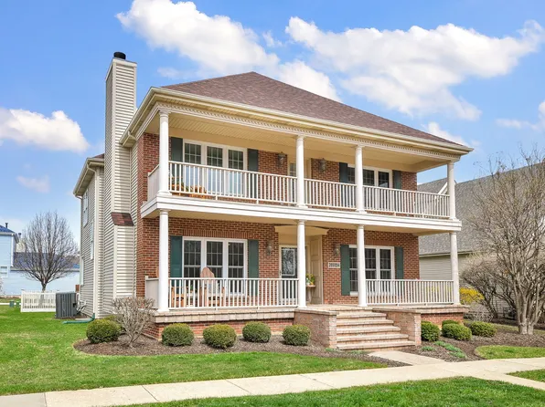 39W094 Armstrong Ln, Geneva, IL 60134