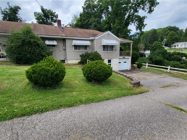 54493 Maple Ln, Martins Ferry, OH 43935