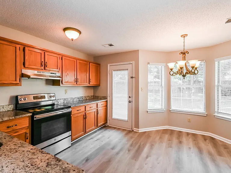 6205 Liberty Estates Dr — Photo 7