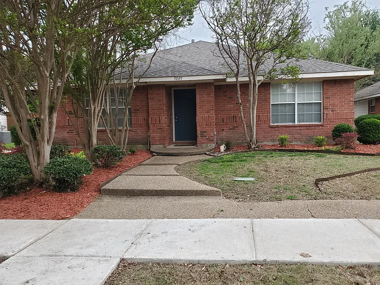 5005 Boxwood Ln — Photo 1