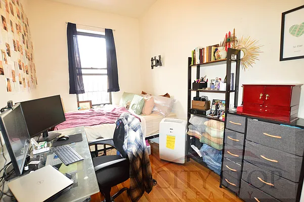 Rented by City Stop Realty | media 6