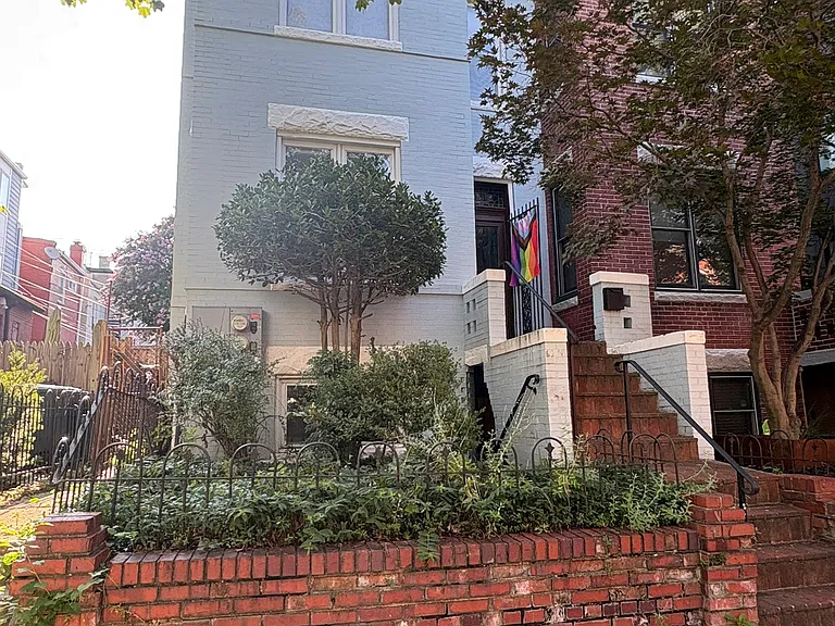 2031 Flagler Pl NW — Photo 1