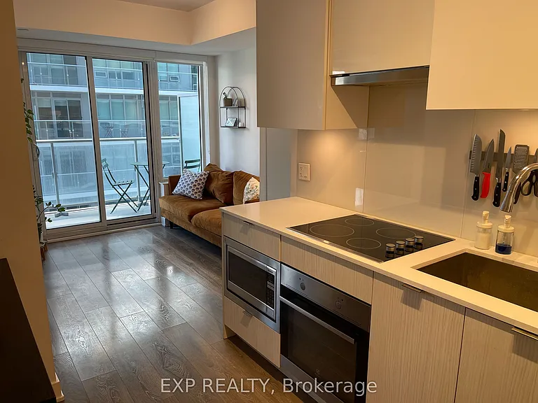 195 Redpath Ave #2015 — Photo 4