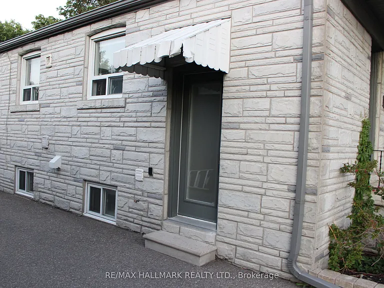 41 Treeview Dr #LOWER — Photo 3