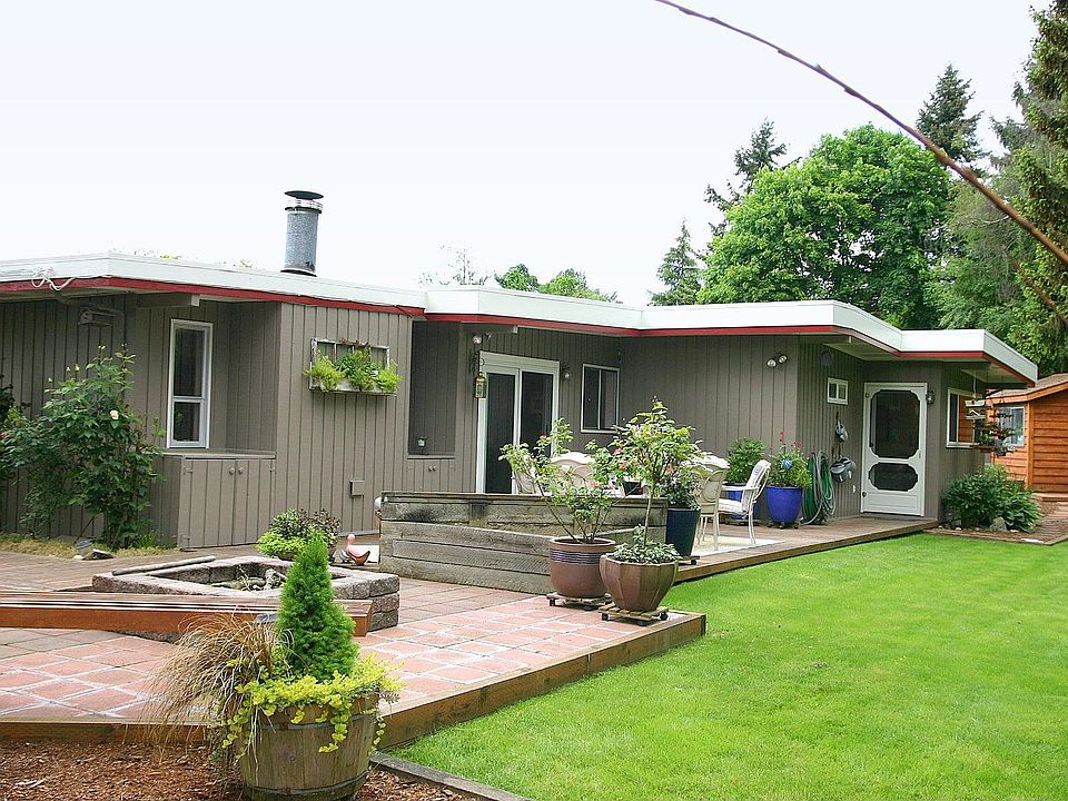 Back yard entertainment area