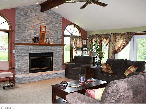 2nd image of 1481 Carriage Hill Dr