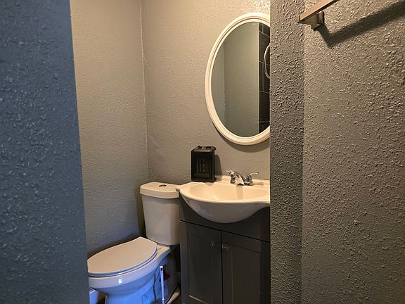 3rd image of 1106 Esplanade St #7